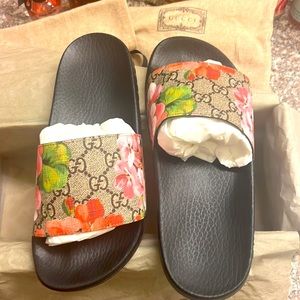 GUCCI 💎EXCELLENT💎 GG BLOOMS FLORAL SLIDE SANDAL
